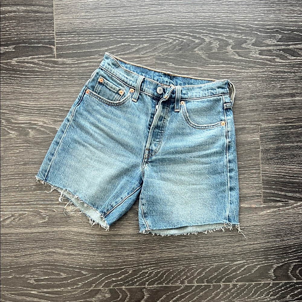 Levi’s 501 Mid-Thigh Short